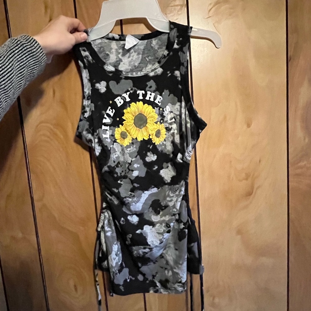 No boundaries shirt with cut out sides